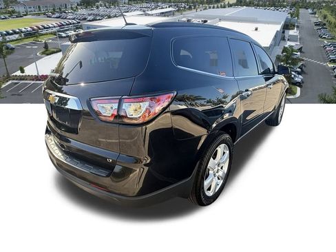 Used 2017 Chevrolet Traverse LT w/ Style and Technology Package image 4