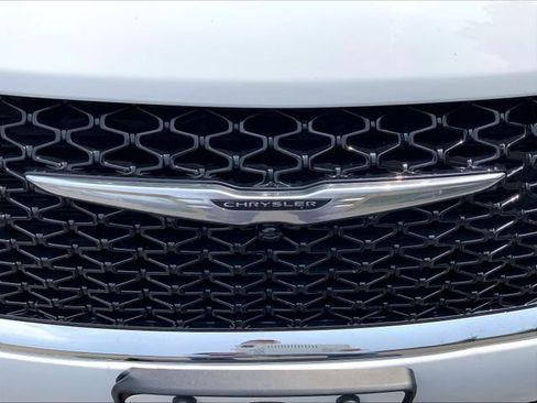 Used 2025 Chrysler Pacifica Select FWD image 5