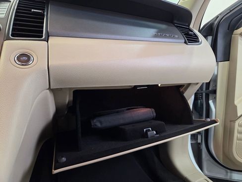 Used 2015 Ford Taurus SE image 25