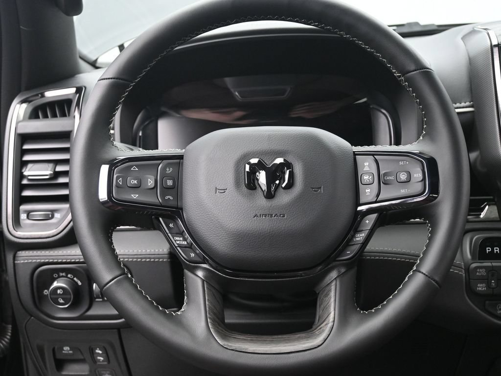 Used 2025 RAM 1500 Limited AWD/4WD image 32