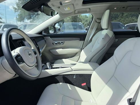 Certified 2025 Volvo V90 B6 Cross Country Plus AWD/4WD image 10