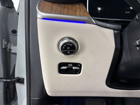 Used 2025 Mercedes-Benz GLC 350e 4MATIC w/ Driver Assistance Package image 10