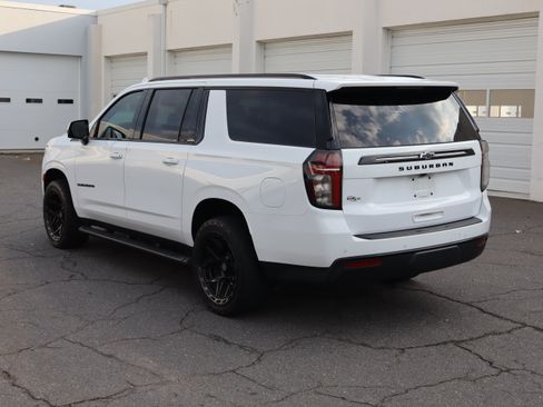 Used 2024 Chevrolet Suburban Z71 w/ Luxury Package AWD/4WD image 8