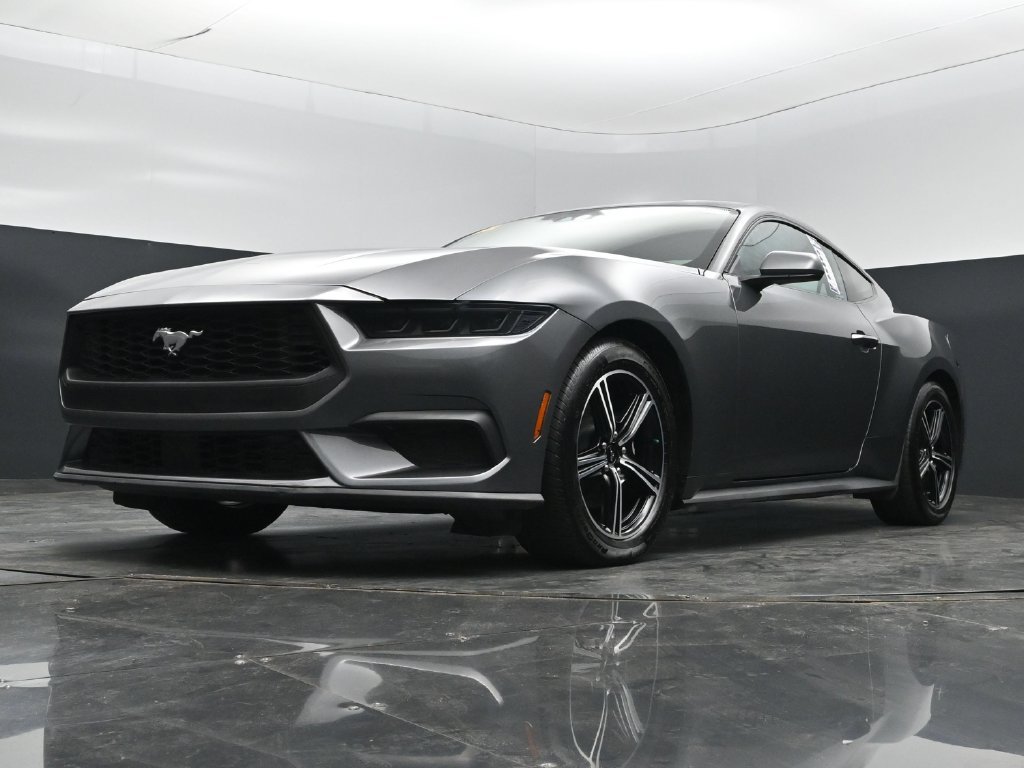 Used 2025 Ford Mustang Coupe RWD image 19