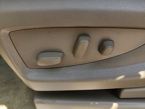 Used 2018 Chevrolet Tahoe LT w/ LT Signature Package RWD image 16