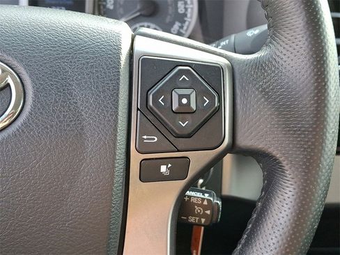 Used 2017 Toyota Tacoma SR5 image 22