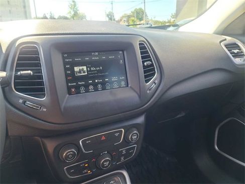 Used 2021 Jeep Compass Latitude image 28