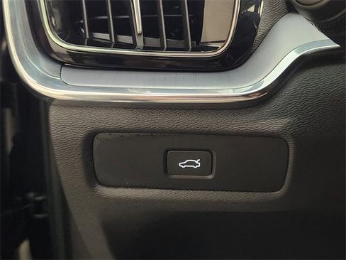 Used 2024 Volvo S60 B5 Core image 22