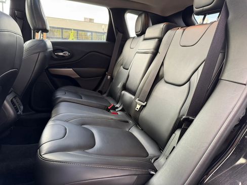 Used 2017 Jeep Cherokee Limited AWD/4WD image 8