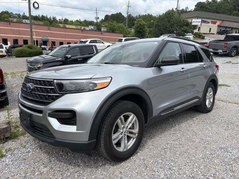 Used 2022 Ford Explorer XLT RWD image 3