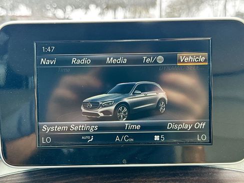 Used 2019 Mercedes-Benz GLC 300 GLC 300 w/ Premium Package image 15