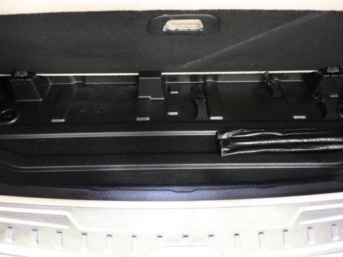 Used 2021 Cadillac Escalade Premium Luxury w/ LPO, Illumination Package AWD/4WD image 32
