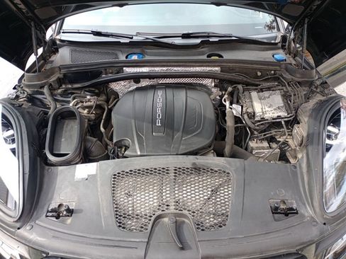 Used 2021 Porsche Macan image 43