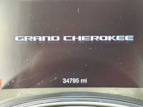 Used 2021 Jeep Grand Cherokee Limited RWD image 12