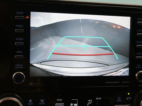 Certified 2021 Toyota Highlander XLE AWD/4WD image 29