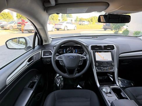 Used 2019 Ford Fusion SE image 25