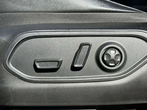 Used 2024 Jeep Grand Cherokee Limited image 21