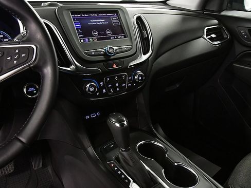 Used 2020 Chevrolet Equinox LT image 20