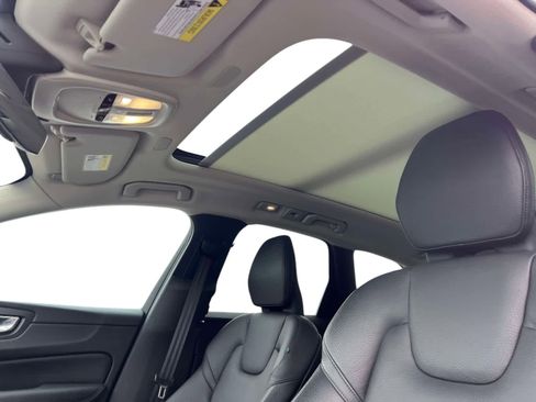 Used 2023 Volvo XC60 B5 Plus image 14