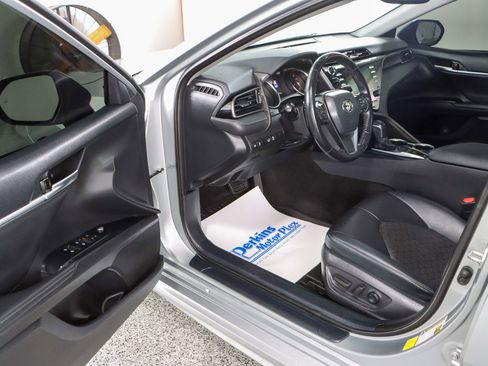 Used 2020 Toyota Camry XSE FWD image 3