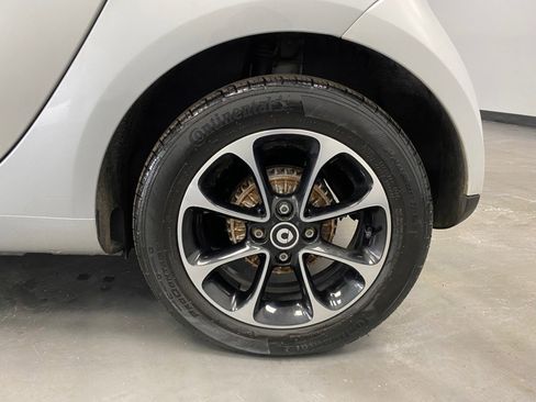 Used 2016 smart fortwo passion image 18