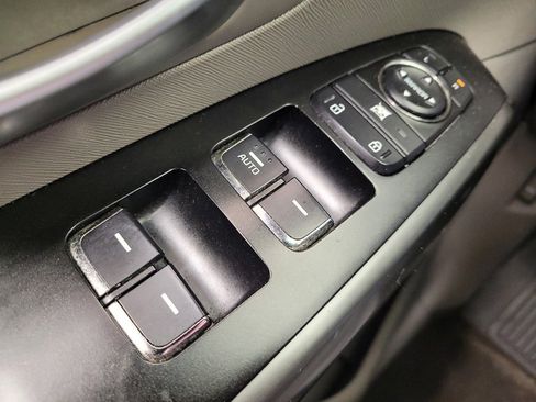 Used 2019 Kia Sedona LX FWD image 27