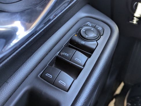 Used 2023 GMC Terrain SLT image 27