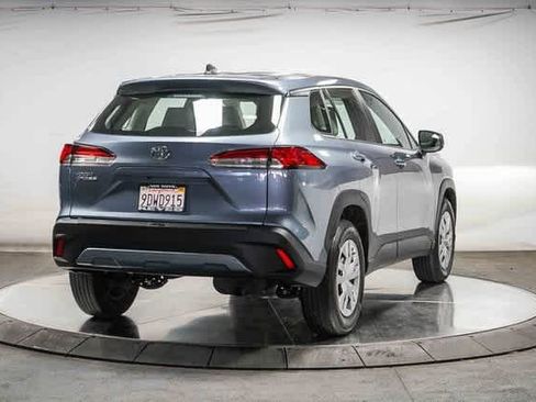 Certified 2022 Toyota Corolla Cross L image 5