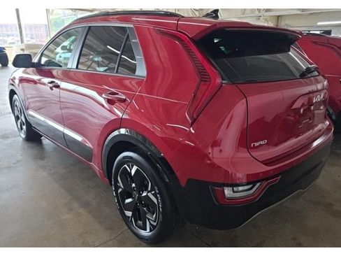 Used 2023 Kia Niro Wave w/ Wave Preserve Package FWD image 4