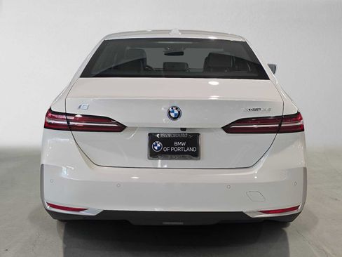 Used 2025 BMW i5 xDrive40 w/ Premium Package AWD/4WD image 4