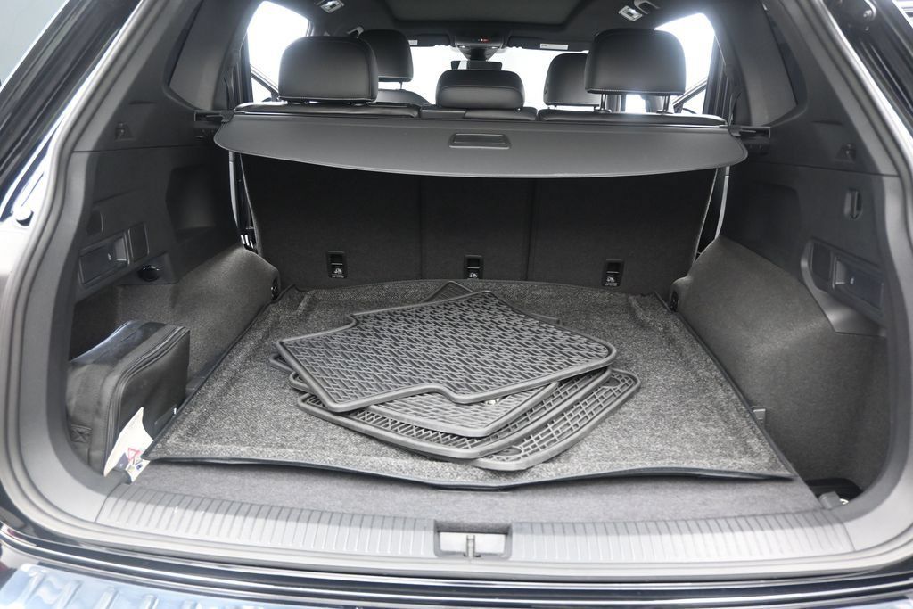 Used 2024 Volkswagen Tiguan SEL R-Line AWD/4WD image 20
