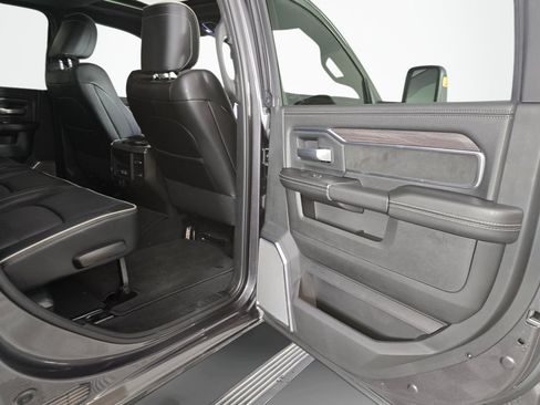 Used 2025 RAM 3500 Laramie AWD/4WD image 36