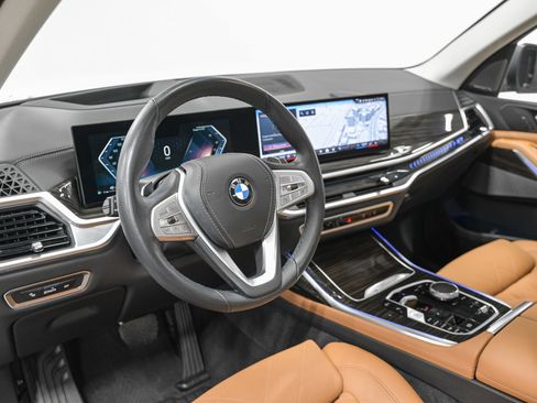 Used 2024 BMW X7 xDrive40i w/ Premium Package image 15