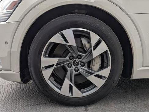 Used 2022 Audi e-tron Premium w/ Convenience Plus Package AWD/4WD image 29