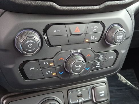 Used 2022 Jeep Renegade Altitude w/ Convenience Group AWD/4WD image 15