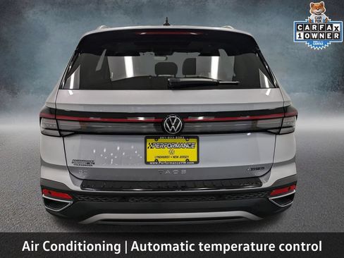 Used 2025 Volkswagen Taos SE w/ Panoramic Sunroof Package AWD/4WD image 6