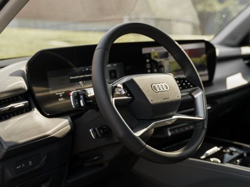 Certified 2026 Audi Q3 quattro 2.0T AWD/4WD image 9