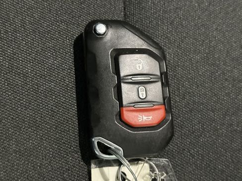 Used 2025 Jeep Gladiator Sport AWD/4WD image 27
