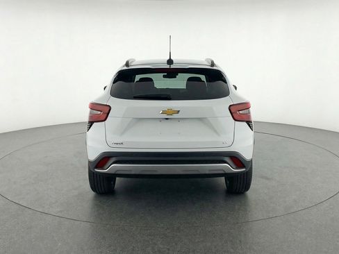 Used 2025 Chevrolet Trax LT w/ LT Convenience Package image 7