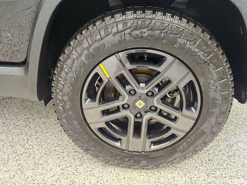 Used 2024 Rivian R1S Adventure image 9