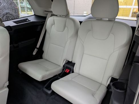 Used 2021 Volvo XC90 T6 Momentum w/ Advanced Package image 29