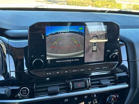 Used 2023 Nissan Pathfinder SL image 12