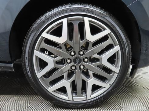 Used 2025 Ford Expedition Max Platinum w/ Platinum Ultimate Package AWD/4WD image 10