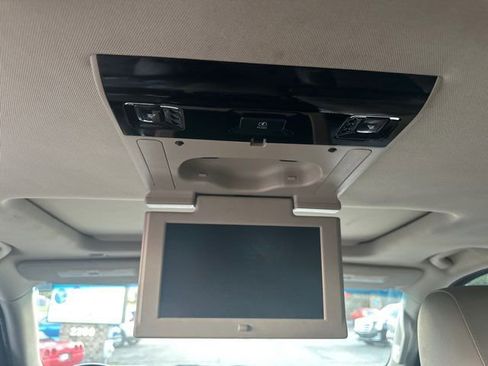 Used 2016 Chevrolet Suburban LTZ image 18