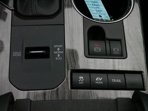 Used 2021 Toyota Highlander Limited image 25