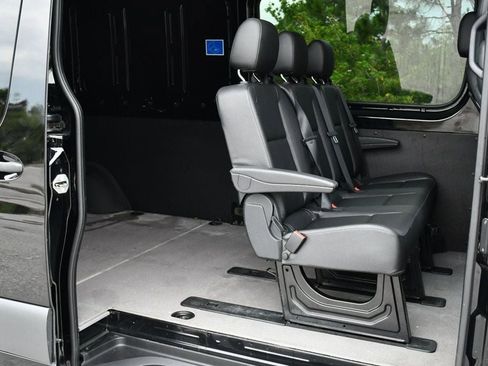 Used 2024 Mercedes-Benz Sprinter 2500 image 19
