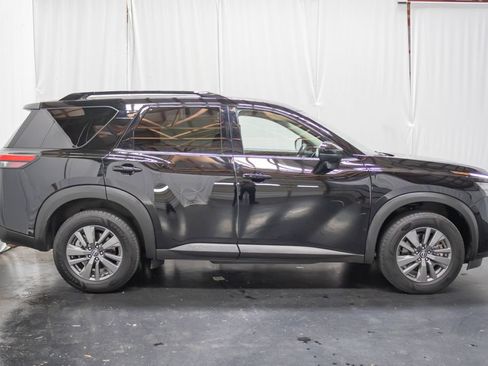 Used 2024 Nissan Pathfinder SV AWD/4WD image 4