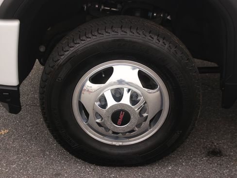 Used 2023 GMC Sierra 3500 Denali w/ Denali Ultimate Package image 44