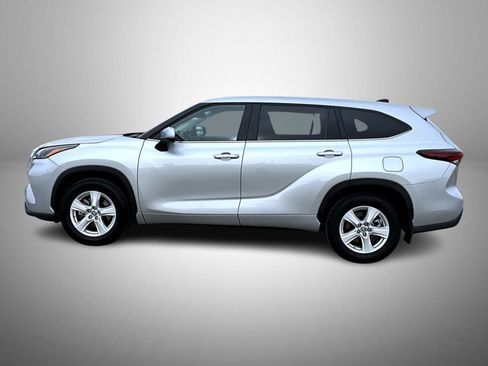 Used 2024 Toyota Highlander LE image 8