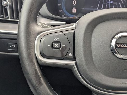 Certified 2025 Volvo XC60 B5 Core image 31